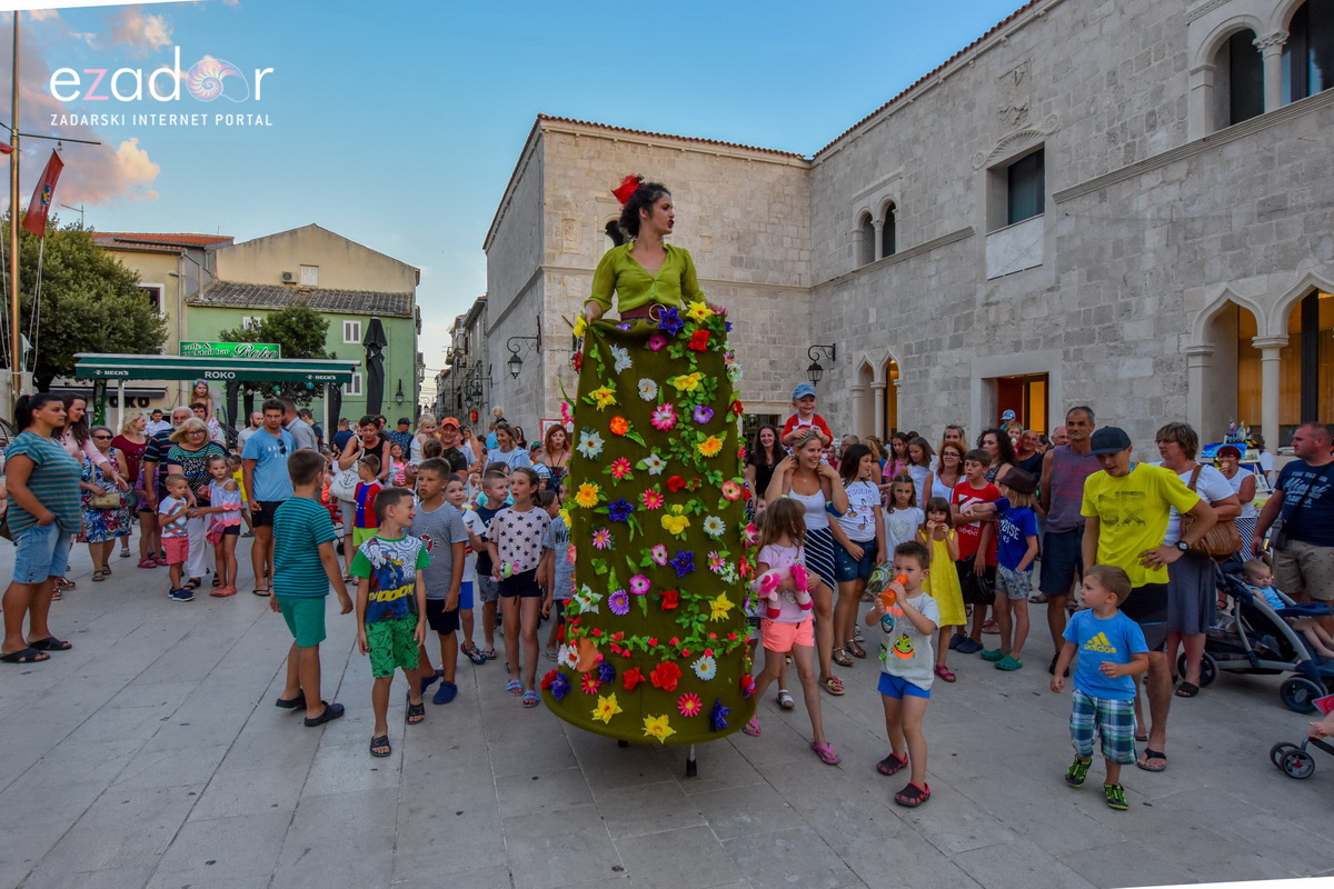 Dječjim karnevalskim danom započeo 59. Paški ljetni karneval