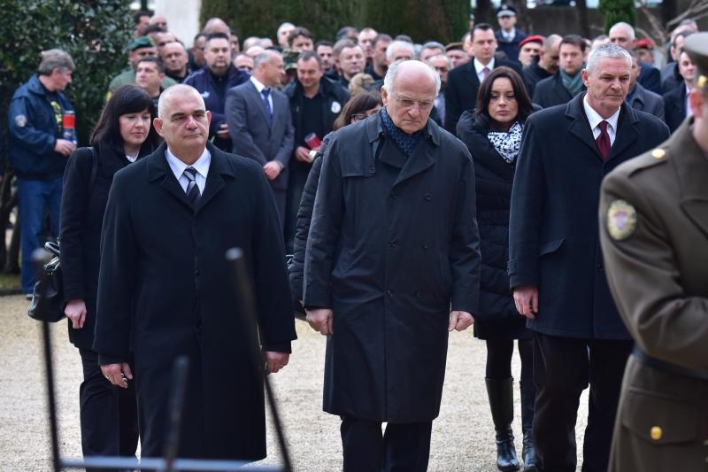 Svecanim postrojavanjem i mimohodom kroz grad postrojbi sudionica obiljezena je 22. obljetnica vojno-redarstvene akcije Maslenica. Photo: Dino Stanin/PIXSELL Svecanim postrojavanjem i mimohodom kroz grad postrojbi sudionica obiljezena je 22. obljetnica vojno-redarstvene akcije Maslenica. Photo: Dino Stanin/PIXSELL