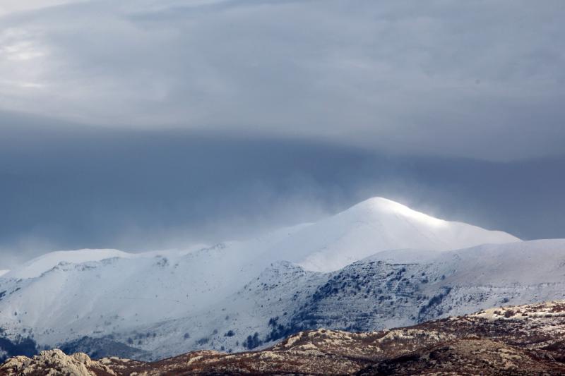 Opis 25.01.2014., Zadar – Nakon dugog perioda izuzetno toplog vremena, dugo (ne)ocekivani snijeg i bura ohladili su podrucje Zadarske zupanije. Photo: Filip Brala/PIXSELL Autor Filip Brala/PIXSELL KLJUČNE RIJEČI Zadar, bura, velebit, zima, snijeg, vri Opis 25.01.2014., Zadar – Nakon dugog perioda izuzetno toplog vremena, dugo (ne)ocekivani snijeg i bura ohladili su podrucje Zadarske zupanije. Photo: Filip Brala/PIXSELL Autor Filip Brala/PIXSELL KLJUČNE RIJEČI Zadar, bura, velebit, zima, snijeg, vri