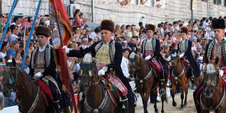 04.08.2013., Sinj – Uz prisustvo drzavnog vrha odrzana tradicionalna 298. Sinjska alka. Ivo Josipovic, Milan Bandic, Ante Gotovina, Josip Leko, Nenad Stazic. Photo: Ivana Ivanovic/PIXSELL 04.08.2013., Sinj – Uz prisustvo drzavnog vrha odrzana tradicionalna 298. Sinjska alka. Ivo Josipovic, Milan Bandic, Ante Gotovina, Josip Leko, Nenad Stazic. Photo: Ivana Ivanovic/PIXSELL