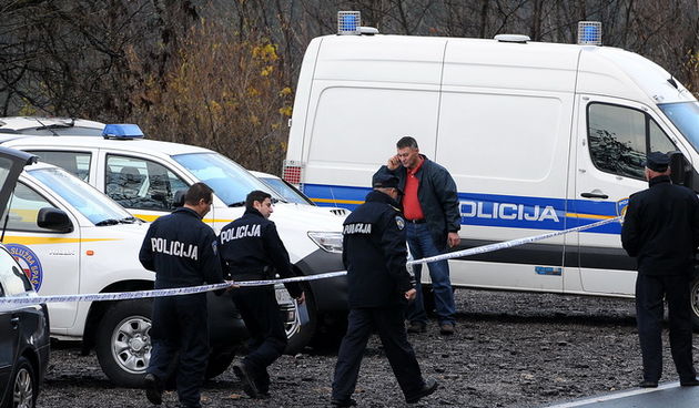 Josipdol, 281112.
Na drzavnoj cesti D-23 Duga Resa-Josipdol-Senj, u zaseoku Fulaje pronadjeni su ljudski ostaci. Zbog blizine odmorista Modrus gdje je zabiljezen posljednji signal mobitela nestale Antonije Bilic, dogadjaj se  nesluzbeno dovodi u vezu s nj