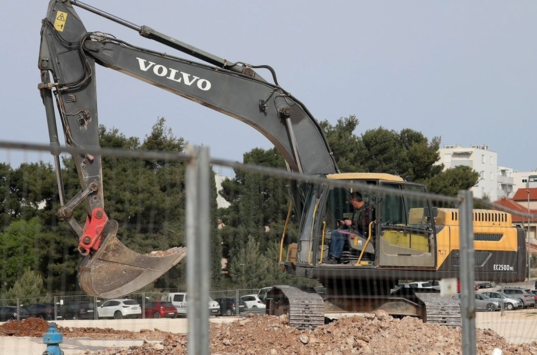 Višnjik širi gradilište vanjskog bazena – zatvara se dio parkinga