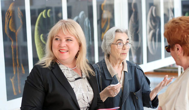 Izložba crteža i skulptura Zvonka Govorčina, Renata Peroš, foto: S. Čuka