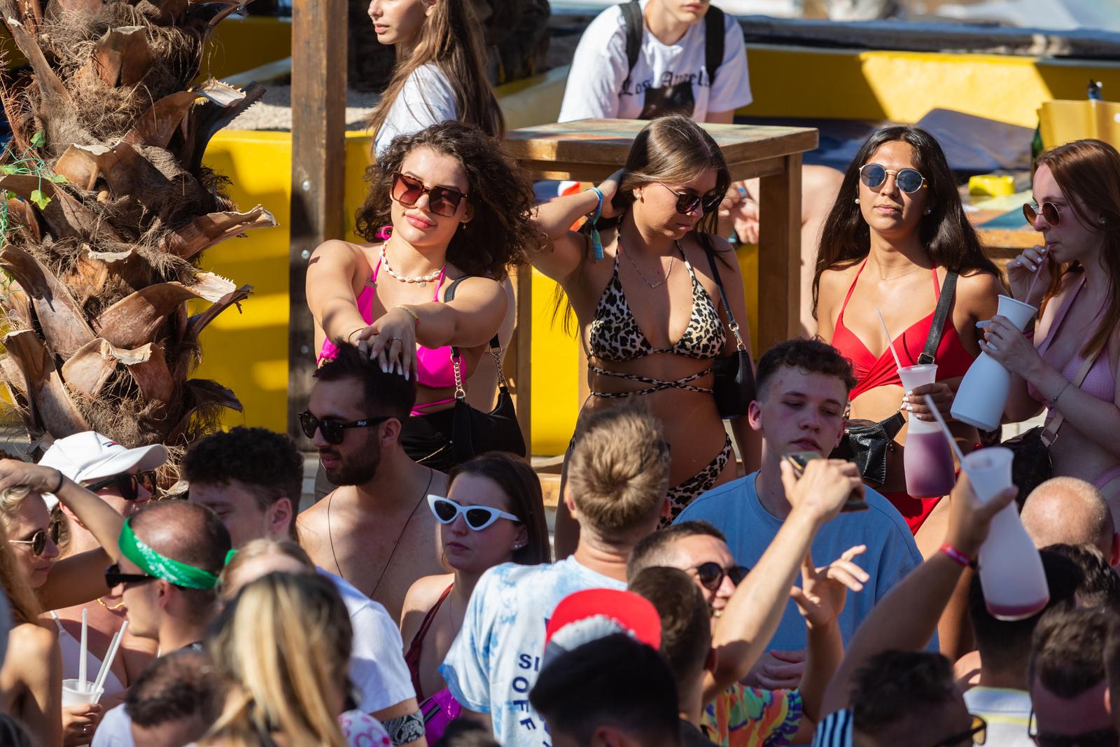 Dnevni party u klubu Papaya na plaži Zrće