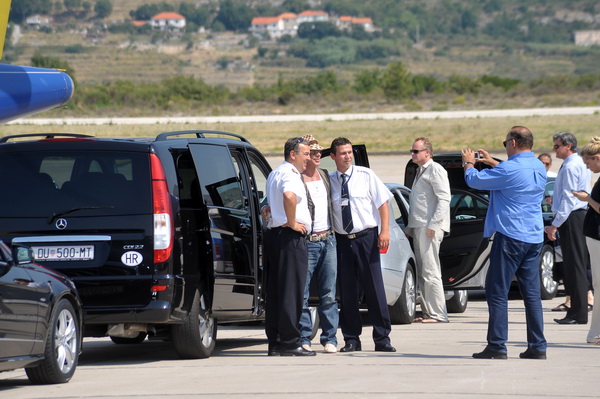 Dubrovnik, 210809.
Danas je u Dubrovnik s delegacijom Sarajevo Film Festivala stigao glumac Mickey Rourke, kao gost Dubrovnik Film Meetinga.
Docekale su ga predstavnice Jadranskih luksuznih hotela u cijim ce objektima i boraviti, a u Dubrovniku ce veceras
