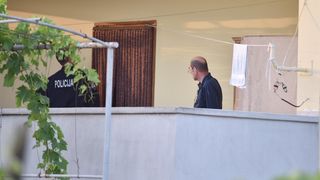 Policijski očevid u obiteljskoj kući u Vrsima, gdje se dogodilo ubojstvo i samoubojstvo Policijski očevid u obiteljskoj kući u Vrsima, gdje se dogodilo ubojstvo i samoubojstvo