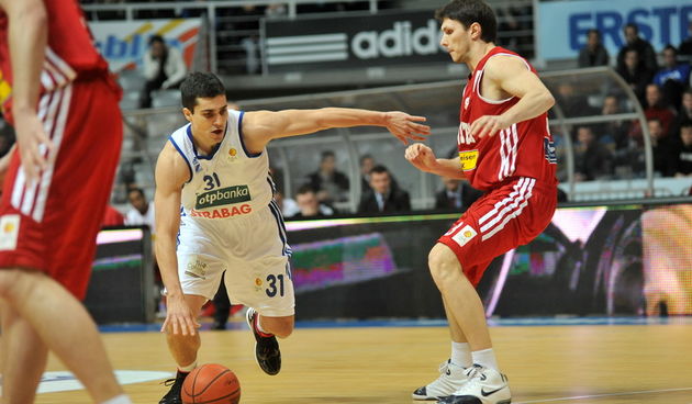 Zadar, 260113.Dvorana Kresimira Cosica.Kosarkaska utakmica 19. kola ABA lige izmedju KK Zadar i KK Cedevita.Na fotografiji: Vrbanc i Marko TomasFoto: Luka Gerlanc / CROPIX