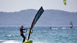 Surferi i kiteri guštali u južini na Boriku Surferi i kiteri guštali u južini na Boriku