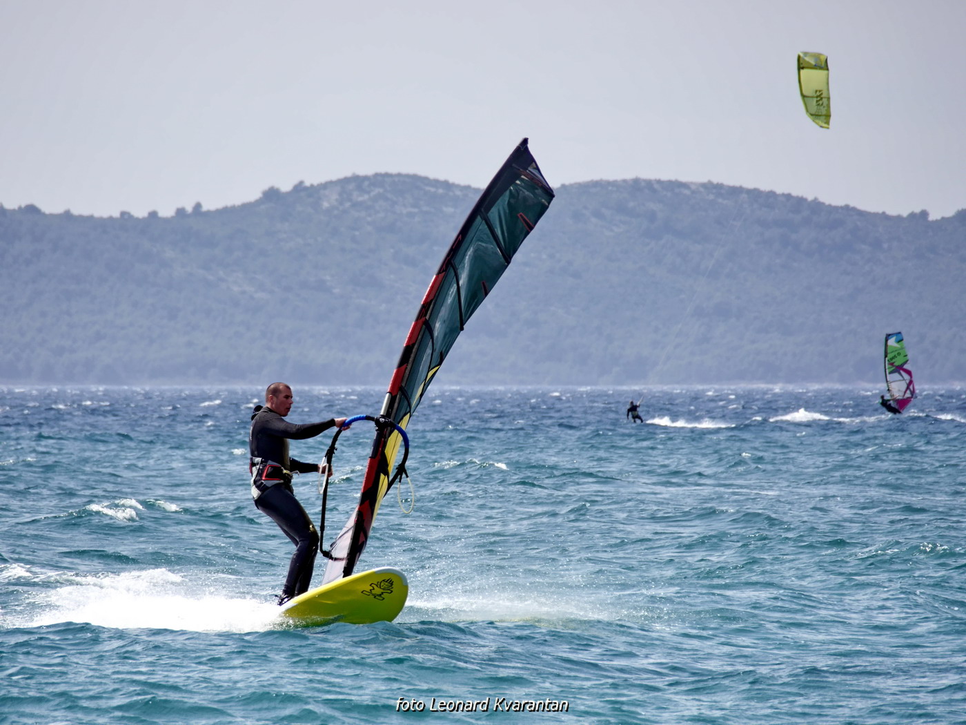 Surferi i kiteri guštali u južini na Boriku Surferi i kiteri guštali u južini na Boriku