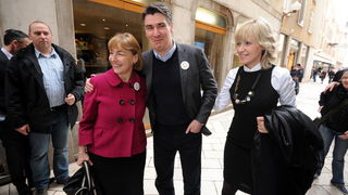 Zadar, 050413.
Veceras je u HNK Zadar odrzano predstavljanje liste koalicije SDP-HNS-HSU za Europski parlament. Na predstavljanju su govorili predsjednik SDP-a Zoran Milanovic, predsjednica HNS-a Vesna Pusic, predsjednik HSU-a Silvano Hrelja, te prvi na l Zadar, 050413.
Veceras je u HNK Zadar odrzano predstavljanje liste koalicije SDP-HNS-HSU za Europski parlament. Na predstavljanju su govorili predsjednik SDP-a Zoran Milanovic, predsjednica HNS-a Vesna Pusic, predsjednik HSU-a Silvano Hrelja, te prvi na l