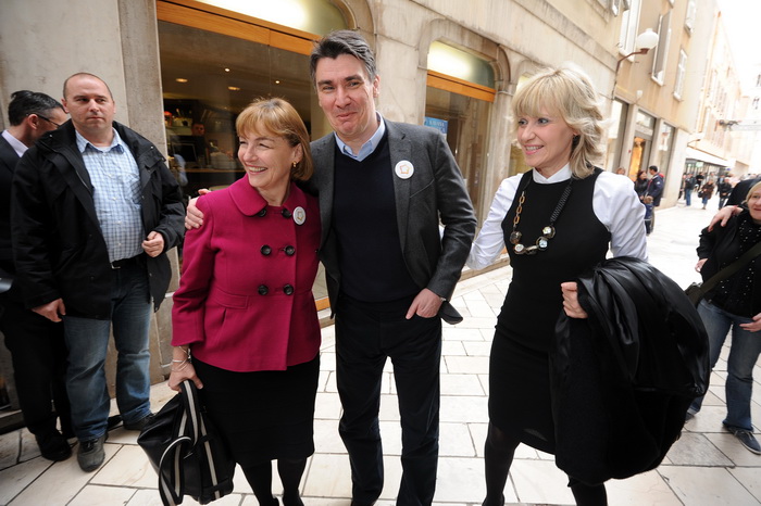 Zadar, 050413.
Veceras je u HNK Zadar odrzano predstavljanje liste koalicije SDP-HNS-HSU za Europski parlament. Na predstavljanju su govorili predsjednik SDP-a Zoran Milanovic, predsjednica HNS-a Vesna Pusic, predsjednik HSU-a Silvano Hrelja, te prvi na l Zadar, 050413.
Veceras je u HNK Zadar odrzano predstavljanje liste koalicije SDP-HNS-HSU za Europski parlament. Na predstavljanju su govorili predsjednik SDP-a Zoran Milanovic, predsjednica HNS-a Vesna Pusic, predsjednik HSU-a Silvano Hrelja, te prvi na l