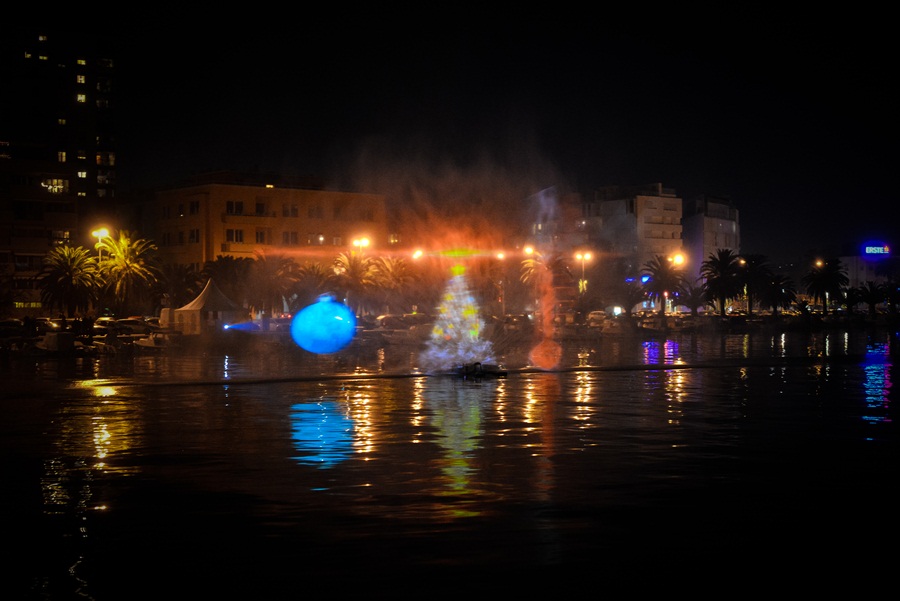 Zadrani oduševljeni hologramskim božićnim drvcem