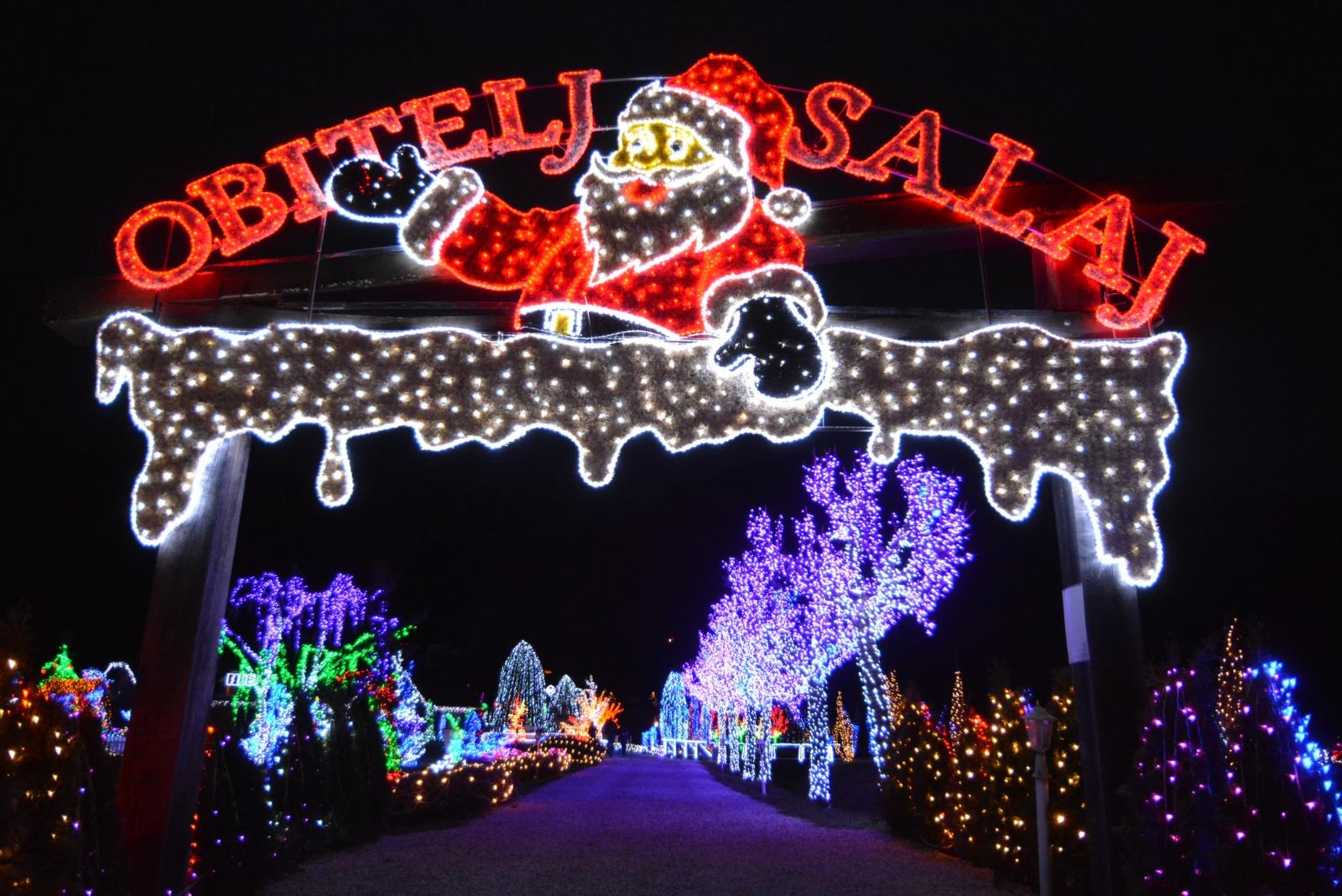 Uz 2,5 milijuna lampica zasjala ovogodišnja božićna bajka u Salajlandu Uz 2,5 milijuna lampica zasjala ovogodišnja božićna bajka u Salajlandu