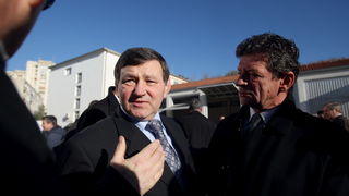 Zadar, 111212.
Policijska uprava zadarska. 
Nakon zahvale generalu Anti Gotovini, Zadrani su danas odali priznanje i ratnom zapovjedniku postrojbi specijalne policije Mladenu Markacu. General Markac najprije je obisao spomen sobu u prostorijama Policijske