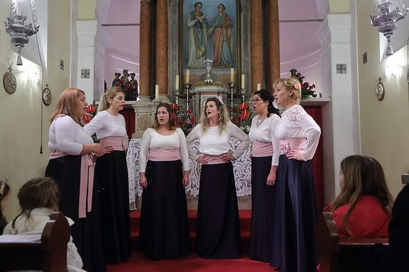 “Božićna čarolija” – koncert klapa u petrčanskoj crkvi sv. Ivana i Pavla “Božićna čarolija” – koncert klapa u petrčanskoj crkvi sv. Ivana i Pavla