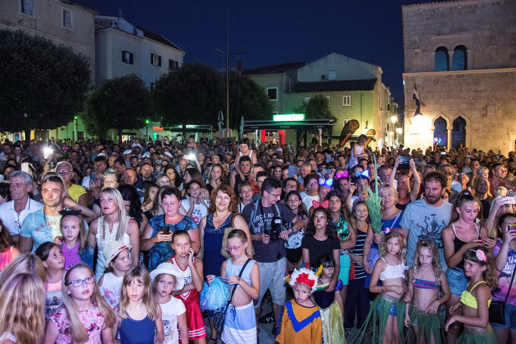 Paški ljetni karneval 2017 – maškarana povorka