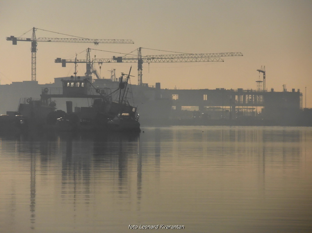 Svitanje i rano jutro u novoj luci Gaženica