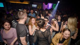 Subotnji party u Svarog baru