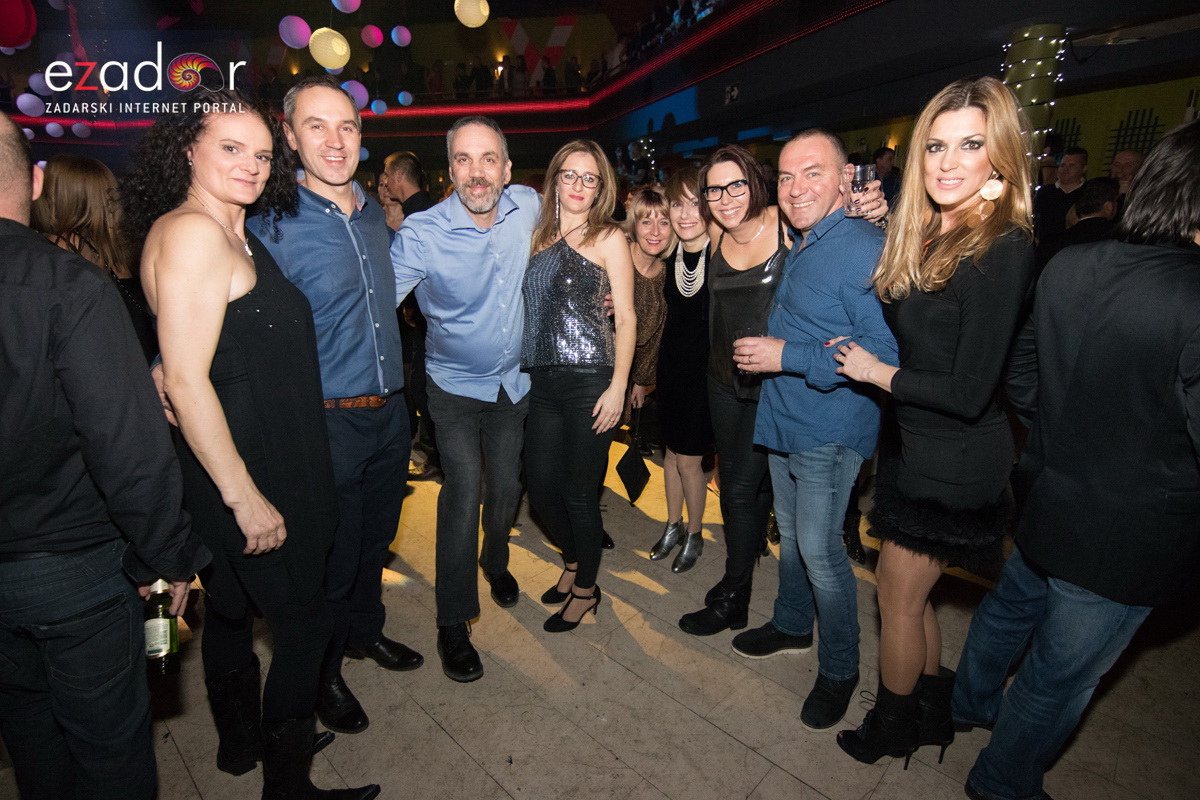 Ludnica u Saturnusu: Najbolji doček u svemiru i šire Ludnica u Saturnusu: Najbolji doček u svemiru i šire