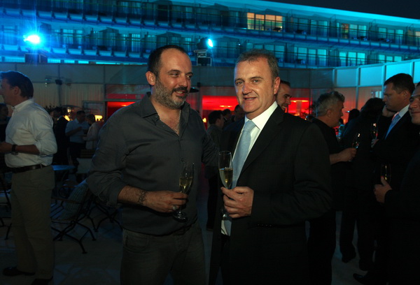 Zadar, 040512.
Falkensteiner Hotel & Spa Iadera u Punta Skali u Petrcanima kraj Zadra. Investicija vrijedna 160 milijuna eura prema rijecima celnih ljudi isplatila se. Hotel koji je otvoren lani u srpnju, danas je otvoren i sluzbeno. Na otvorenju su bile Zadar, 040512.
Falkensteiner Hotel & Spa Iadera u Punta Skali u Petrcanima kraj Zadra. Investicija vrijedna 160 milijuna eura prema rijecima celnih ljudi isplatila se. Hotel koji je otvoren lani u srpnju, danas je otvoren i sluzbeno. Na otvorenju su bile