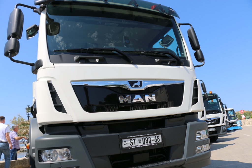 Vir: Primopredaja novog voznog parka komunalne tvrtke Čisti otok Vir: Primopredaja novog voznog parka komunalne tvrtke Čisti otok