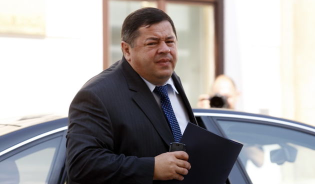 Zagreb, 020709. Vlada Markov trg. Dolazak clanova vlade na uzi kabinet. Na slici: Petar Cobankovic  dolazi u 10. Foto: Goran Mehkek / CROPIX