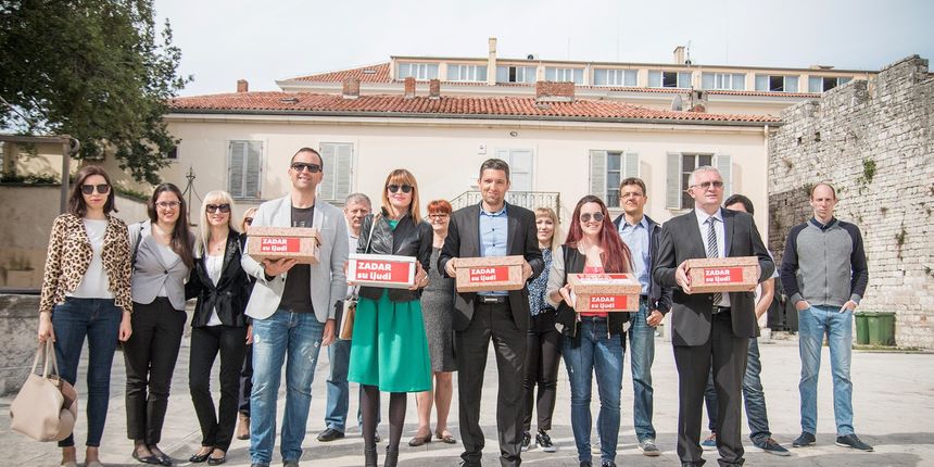 Koalicija SDP-HNS-HSS predala listu i potpise potpore birača Koalicija SDP-HNS-HSS predala listu i potpise potpore birača