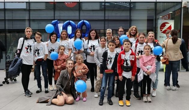 Pridružite se Cukrićima u balansiranju plavih balona