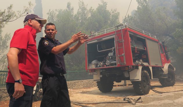 Opara posjetio hrabre vatrogasce i pomogao im na požarištu Donje Stino