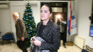 Zagreb, 040110.
Nakon jucerasnjeg istupa Ive Sanadera u javnosti i najavi povratka u politiku zbog nezadovoljstva vodjenjem HDZ-a, Jadranka Kosor odrzala je danas sastanak sa predsjednistvom HDZ-a, na kojem je sa vecinom glasova za odluceno da se Sanadera