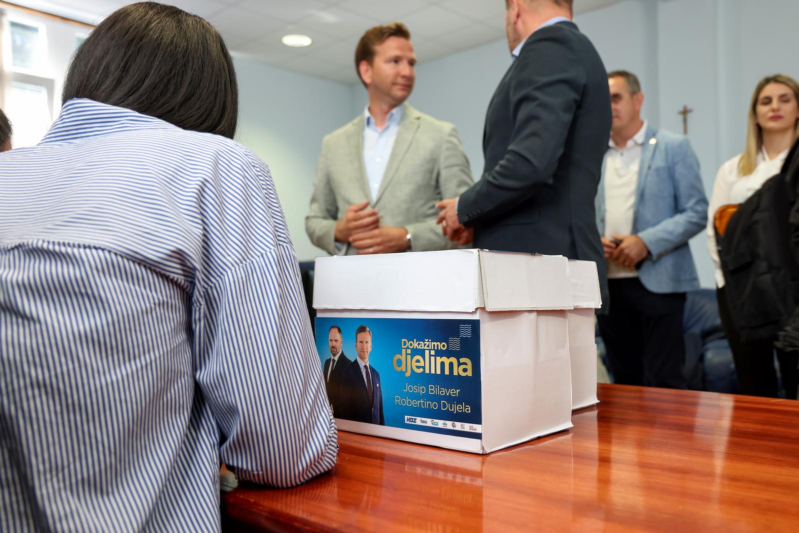Predaja županijske liste HDZ-a i kandidat za župana Josip Bilaver Predaja županijske liste HDZ-a i kandidat za župana Josip Bilaver