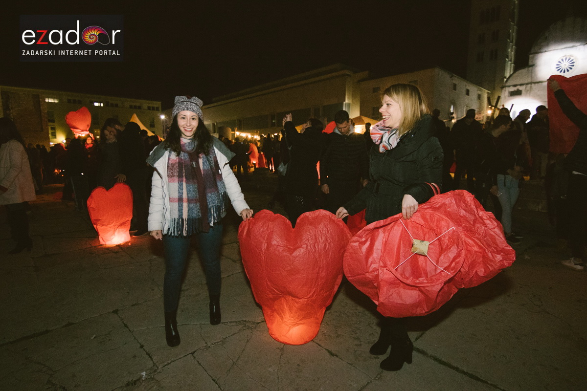Humanitarni svjetlosni spektakl “Zaželi ljubav 2018.” @ Forum