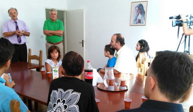 Zastupnik Jakša Baloević obiteljima s više djece darivao školski pribor