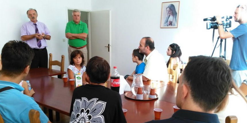 Zastupnik Jakša Baloević obiteljima s više djece darivao školski pribor Zastupnik Jakša Baloević obiteljima s više djece darivao školski pribor