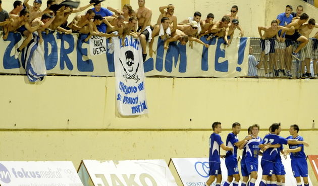 Sibenik, 200811. Susret 5. kola 1. HNL izmedju Sibenika i Zadra. Na slici: slavlje igraca Zadra nakon postignutog vodeceg pogotka. Foto: Paun Paunovic  / CROPIX