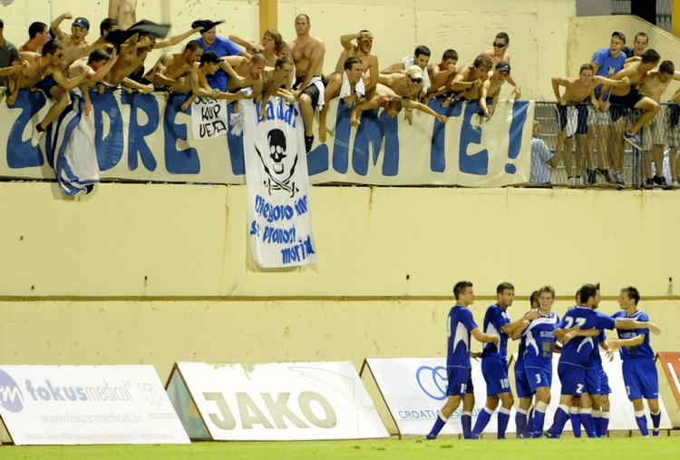 Sibenik, 200811. Susret 5. kola 1. HNL izmedju Sibenika i Zadra. Na slici: slavlje igraca Zadra nakon postignutog vodeceg pogotka. Foto: Paun Paunovic  / CROPIX