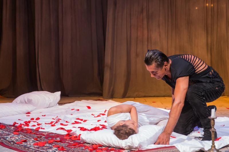 Povodom obiljezavanja 400. godina smrti Williama Shakespearea premijerno je izveden Othello, tragedija Williama Shakespearea u režiji Ivice Boban i s Draganom Despotom kao Othellom