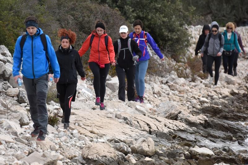 Preko 1200 natjecatelja iz 10 europskih država utrkivalo se po oštrom otočkom kamenjaru