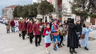 Paški zimski karneval 2017.- Maškarane skupine u karnevalskoj povorci Paški zimski karneval 2017.- Maškarane skupine u karnevalskoj povorci