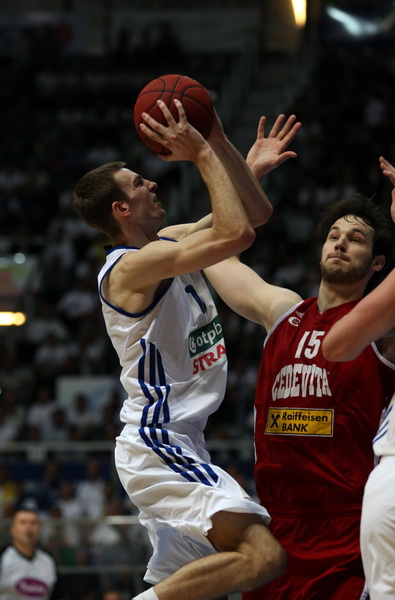 Zagreb, 180513.
Dvorana Kresimira Cosica. Kosarkaska utakmica polufinala doigravanja za prvaka Hrvatske (1 utakmica) izmedju KK Zadar i KK Cedevita.
Na fotografiji: igrac Zadra Ante Delas.
Foto: Jure Miskovic / CROPIX Zagreb, 180513.
Dvorana Kresimira Cosica. Kosarkaska utakmica polufinala doigravanja za prvaka Hrvatske (1 utakmica) izmedju KK Zadar i KK Cedevita.
Na fotografiji: igrac Zadra Ante Delas.
Foto: Jure Miskovic / CROPIX