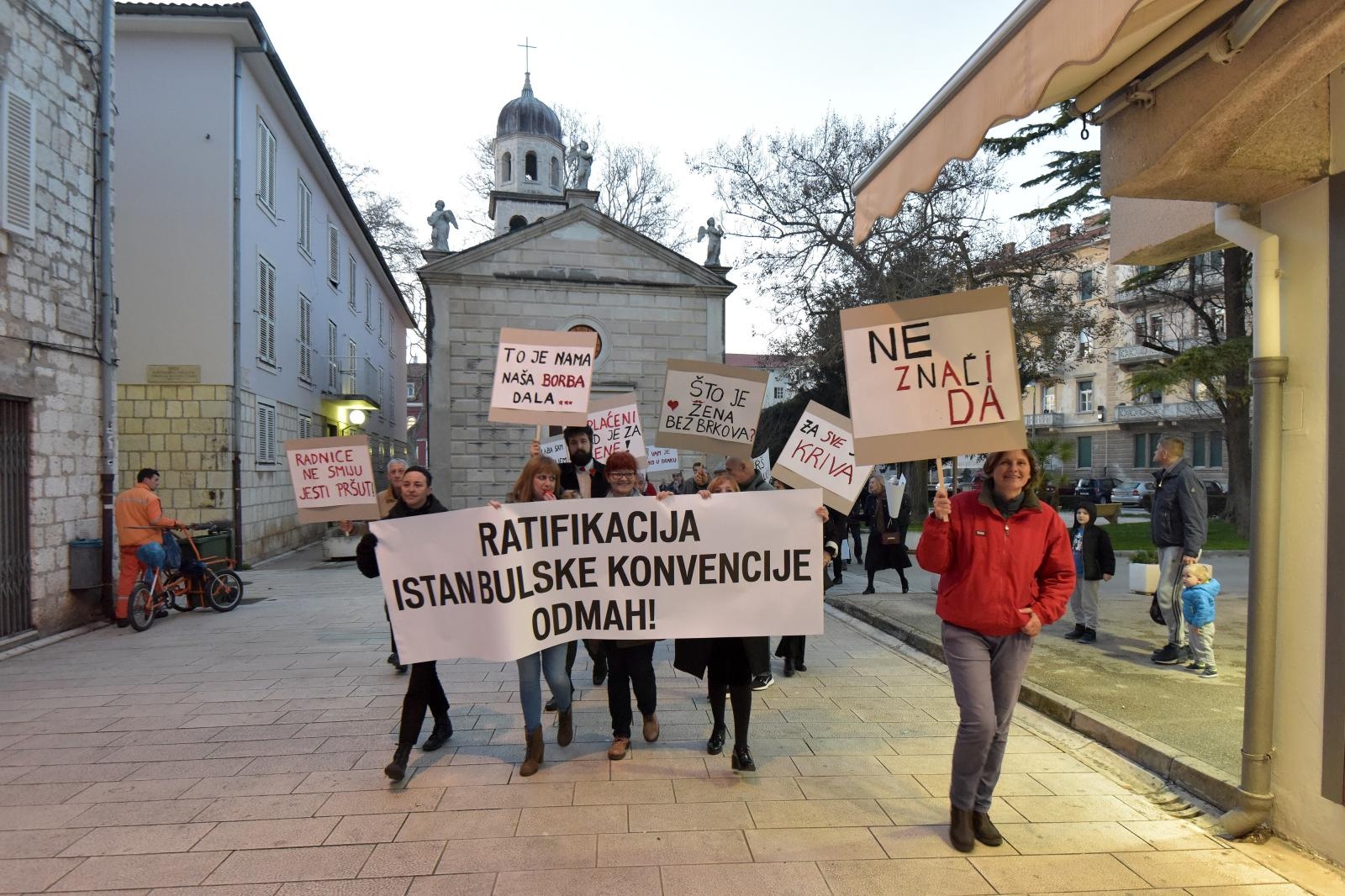 Članovi zadarskog SDP-a povodom Međunarodnog dana žena održali prosvjedni marš