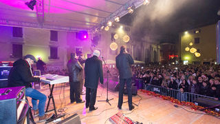 Doček 2017: Najluđa noć na zadarskom Poluotoku privukla više tisuća Zadrana i gostiju Doček 2017: Najluđa noć na zadarskom Poluotoku privukla više tisuća Zadrana i gostiju