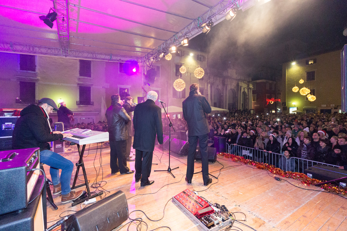 Doček 2017: Najluđa noć na zadarskom Poluotoku privukla više tisuća Zadrana i gostiju Doček 2017: Najluđa noć na zadarskom Poluotoku privukla više tisuća Zadrana i gostiju