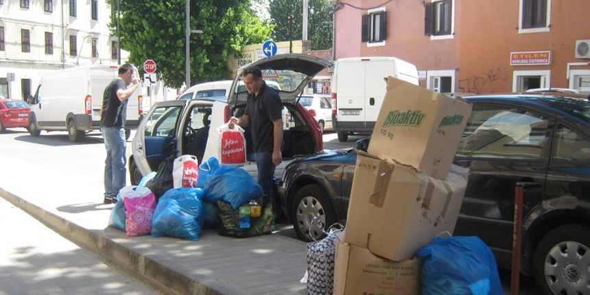 “Osmijeh”, humanitarna pomoć za siromašne obitelji “Osmijeh”, humanitarna pomoć za siromašne obitelji