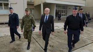 Pao Kiowa Warrior: Izvanredna konferencija za medije u Zemuniku Pao Kiowa Warrior: Izvanredna konferencija za medije u Zemuniku