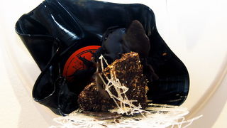 Pula, 281211.
U galeriji Makina otvorena je izlozba jestivih slastica povodom skorog otvorenja butika slastica “Skatulica by Stare Uzance” vlasnika Sandra Francula i Sanje Rakic Francula. Izlozene kolace posjetitelji su mogli kusati pa je sama izlozba nak