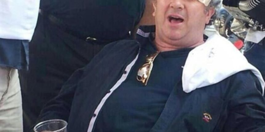 Kerum si zalijepio pršut na glavu, foto: Facebook Splitski đir / Ostale fotografije Facebook Splitski đir (Foto) Kerum si zalijepio pršut na glavu, foto: Facebook Splitski đir / Ostale fotografije Facebook Splitski đir (Foto)