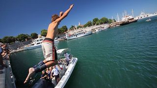 Milenijski skok KUD-a Bleke i konji (foto:Saša Čuka) Milenijski skok KUD-a Bleke i konji (foto:Saša Čuka)