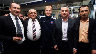 Zadar, 041209.
Bosnjacka nacionalna zajednica Zadarske zupanije organizirala je Bajramsko sijelo na kojem se okupilo stotinjak zadarskih Bosnjaka, a gost iznenadjenja bio je igrac Hajduka i reprezentetivac Bosne i Hercegovine Senijad Ibricic. Okupljene su