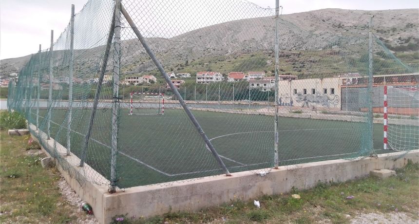 Grad Pag dobiva dva uređena igrališta Grad Pag dobiva dva uređena igrališta